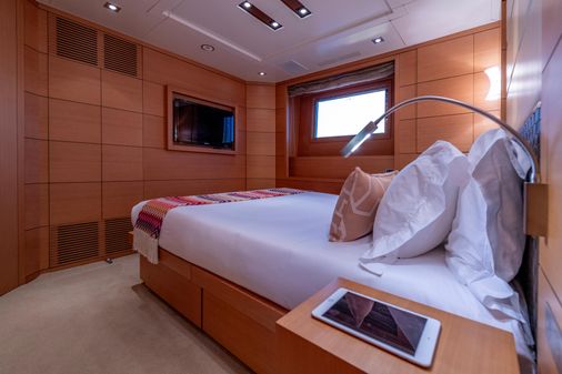 Benetti Classic 121 image