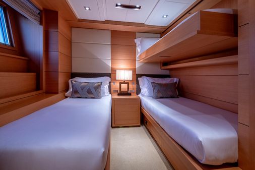 Benetti Classic 121 image