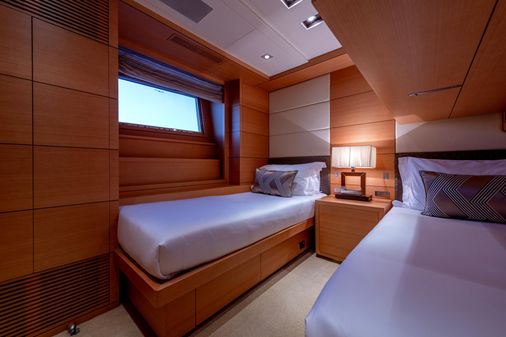 Benetti Classic 121 image