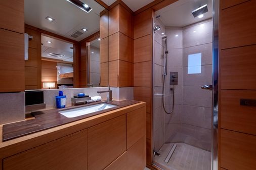 Benetti Classic 121 image