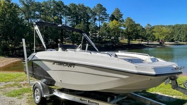 Starcraft SVX 171 OB Deck Boat