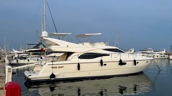Ferretti Yachts 590 