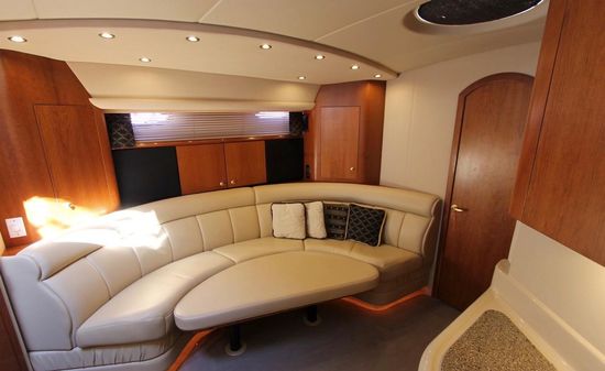 Cruisers Yachts 4270 Express image