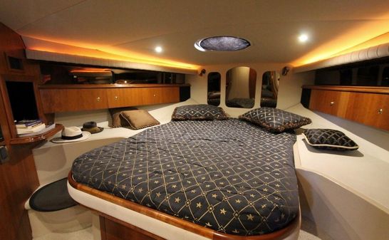 Cruisers Yachts 4270 Express image