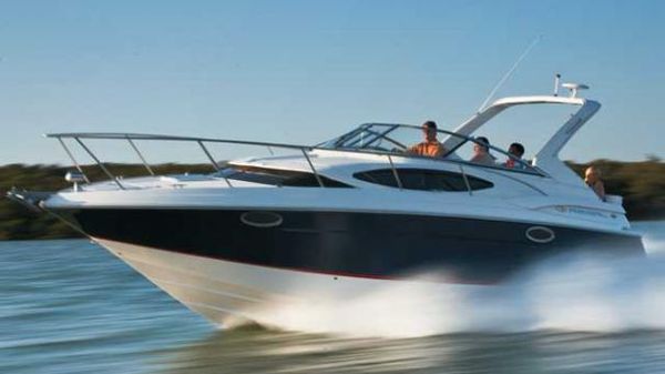 Regal 3060 Express Cruiser