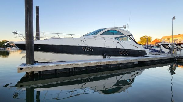 Cruisers Yachts 520 Sports Coupe 