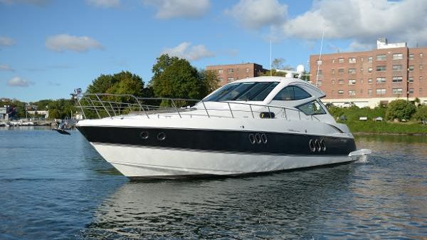 Cruisers Yachts 520 Sports Coupe 