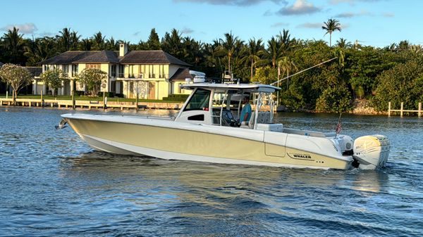 Boston Whaler 370 Outrage