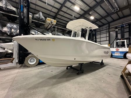 Robalo R230-CENTER-CONSOLE image