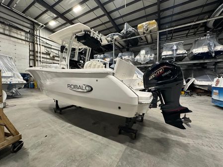 Robalo R230-CENTER-CONSOLE image