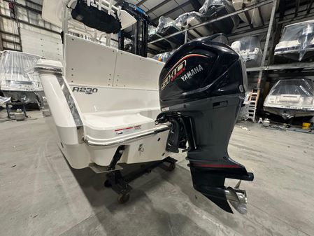 Robalo R230-CENTER-CONSOLE image