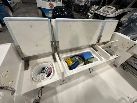 Robalo R230-CENTER-CONSOLE image