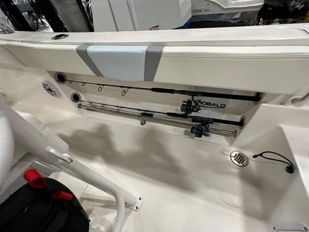 Robalo R230-CENTER-CONSOLE image