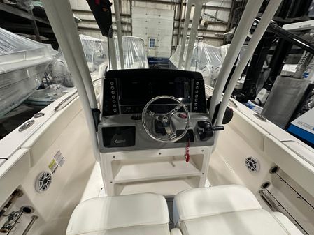 Robalo R230-CENTER-CONSOLE image