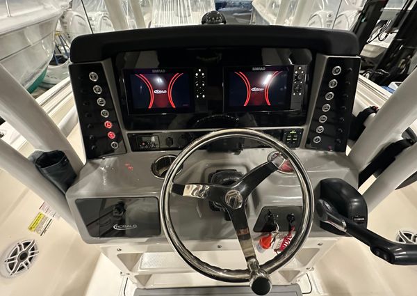 Robalo R230-CENTER-CONSOLE image