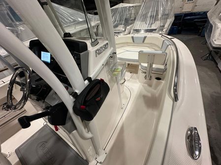 Robalo R230-CENTER-CONSOLE image