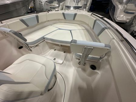 Robalo R230-CENTER-CONSOLE image