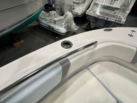 Robalo R230-CENTER-CONSOLE image