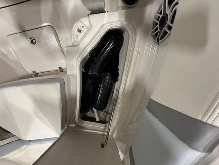 Robalo R230-CENTER-CONSOLE image