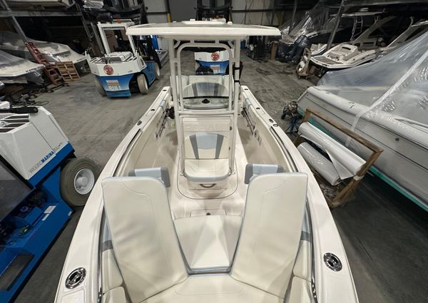 Robalo R230-CENTER-CONSOLE image