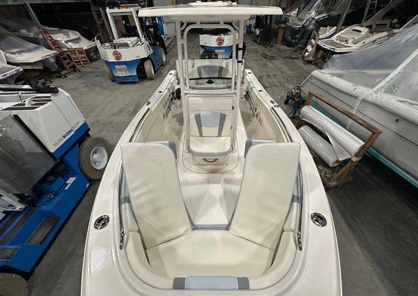 Robalo R230-CENTER-CONSOLE image