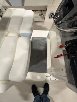 Robalo R230-CENTER-CONSOLE image