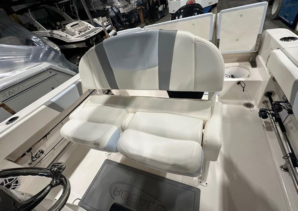 Robalo R230-CENTER-CONSOLE image