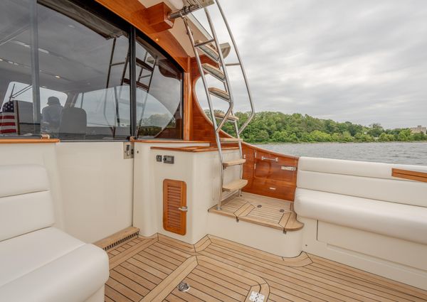 Hinckley Talaria 43 Flybridge image