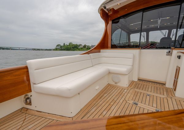 Hinckley Talaria 43 Flybridge image