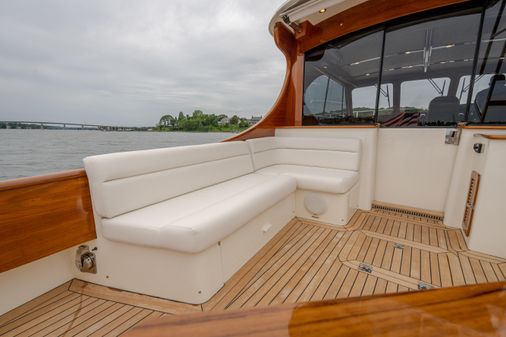 Hinckley Talaria 43 Flybridge image