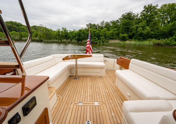 Hinckley Talaria 43 Flybridge image