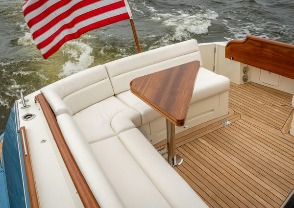 Hinckley Talaria 43 Flybridge image