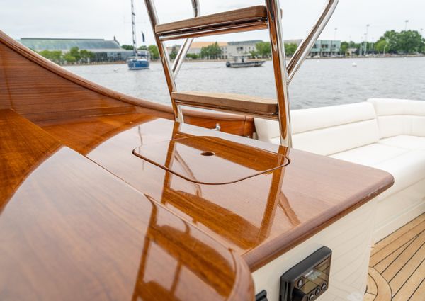 Hinckley Talaria 43 Flybridge image