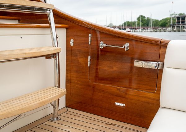 Hinckley Talaria 43 Flybridge image