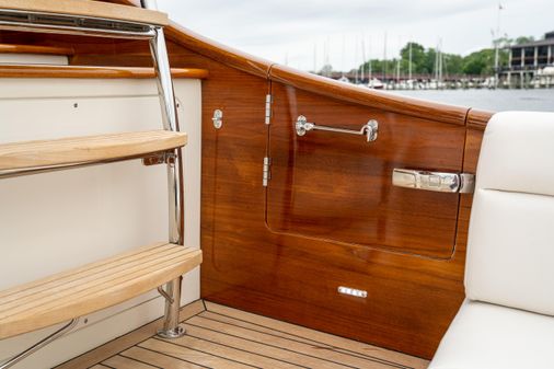 Hinckley Talaria 43 Flybridge image