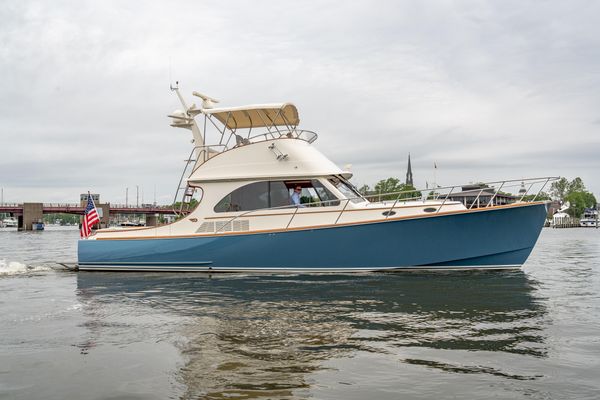 Hinckley Talaria 43 Flybridge - main image