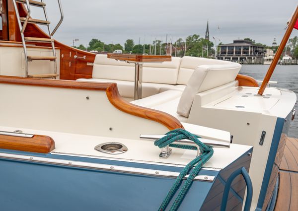 Hinckley Talaria 43 Flybridge image