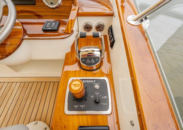 Hinckley Talaria 43 Flybridge image