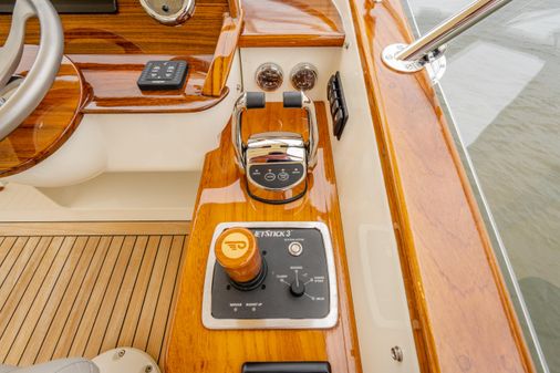 Hinckley Talaria 43 Flybridge image