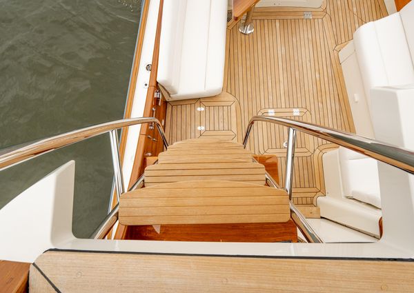 Hinckley Talaria 43 Flybridge image