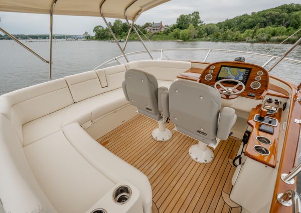 Hinckley Talaria 43 Flybridge image