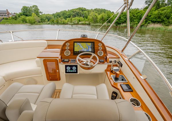 Hinckley Talaria 43 Flybridge image