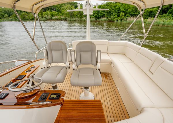 Hinckley Talaria 43 Flybridge image