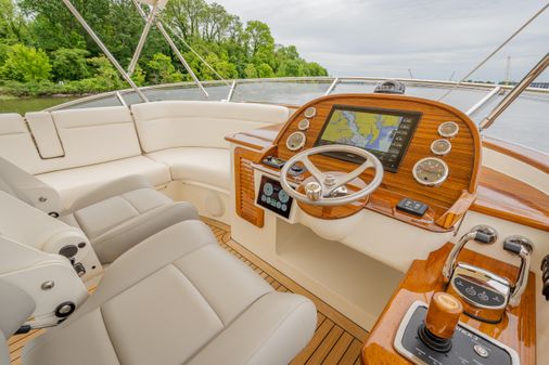 Hinckley Talaria 43 Flybridge image