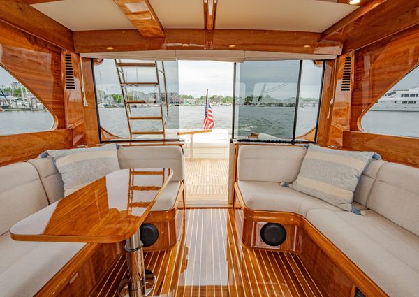 Hinckley Talaria 43 Flybridge image