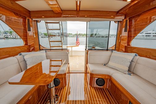 Hinckley Talaria 43 Flybridge image