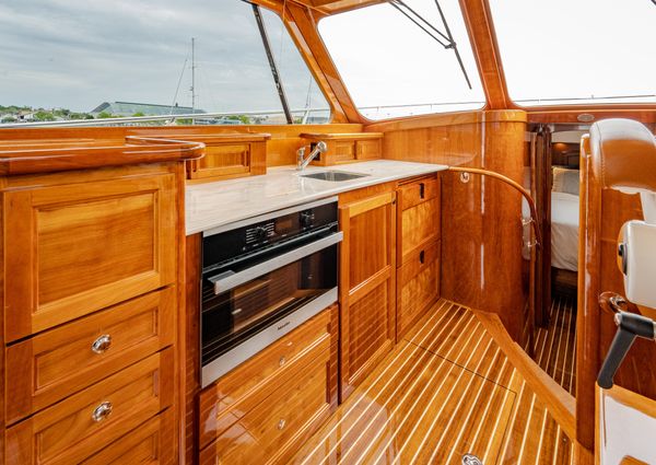 Hinckley Talaria 43 Flybridge image