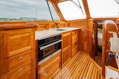 Hinckley Talaria 43 Flybridge image