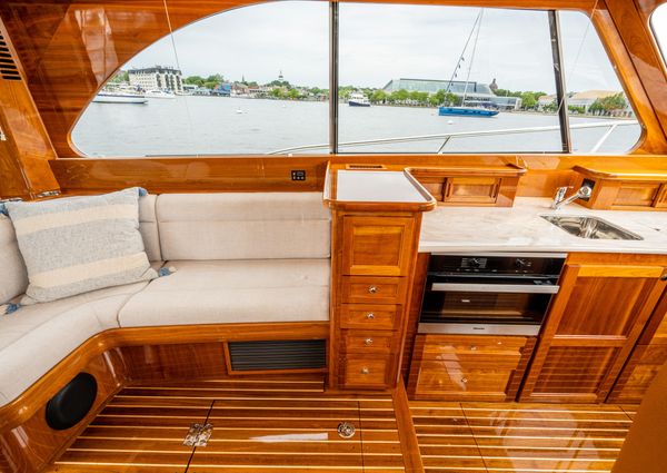 Hinckley Talaria 43 Flybridge image