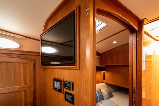 Hinckley Talaria 43 Flybridge image